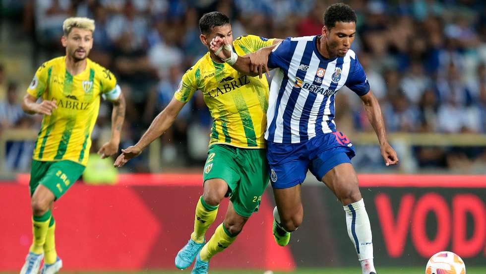 O jogador natural de Reading é campeão mundial de Sub-17 por Inglaterra