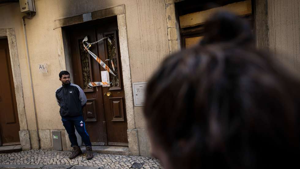Na noite de 4 de fevereiro, o incêndio que deflagrou numa fração sobrelotada no rés-do-chão na Rua do Terreirinho provocou dois mortos de nacionalidade indiana, um dos quais um jovem de 14 anos, e 14 feridos