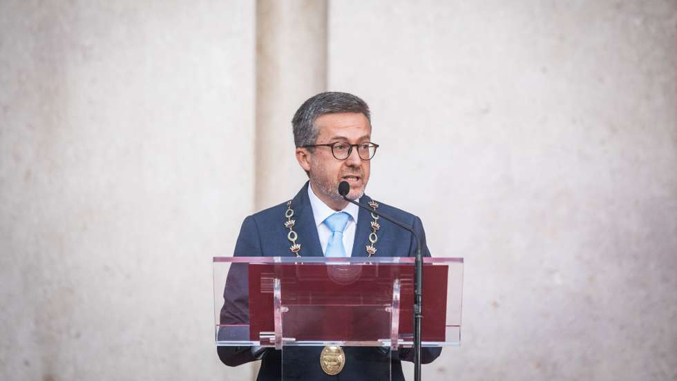 Tomada de posse do novo executivo da câmara municipal de Lisboa, liderado por Carlos Moedas, uma coligação entre os PSD e CDS. Na cerimónia estão presentes o presidente cessante Fernando Medina e Carlos Moedas, o novo presidente da câmara municipal de Lisboa. Lisboa, 18 de outubro de 2021. JOÃO PORFÍRIO/OBSERVADOR