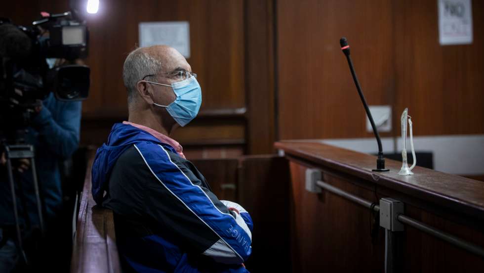 O ex-banqueiro João Rendeiro na sala de tribunal em Verulam, Durban, África do Sul onde foi presente ao juiz. 17 de dezembro de 2021. João Rendeiro foi preso no sábado, num hotel em Durban, na província sul-africana do KwaZulu-Natal, numa operação que resultou da cooperação entre as polícias portuguesa, angolana e sul-africana. JOÃO PORFÍRIO/OBSERVADOR