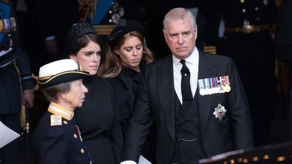 The Coffin Carrying Queen Elizabeth II Is Transferred From Buckingham Palace To The Palace Of Westminster