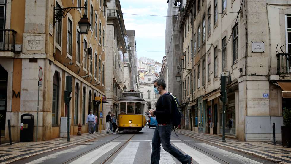 Lisbon residents confined to region at weekends as COVID-19 spikes