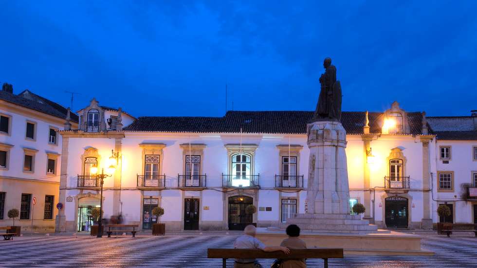 Praca da Repblica at Dusk , Tomar, Santarem distric, Ribatejo, Portugal