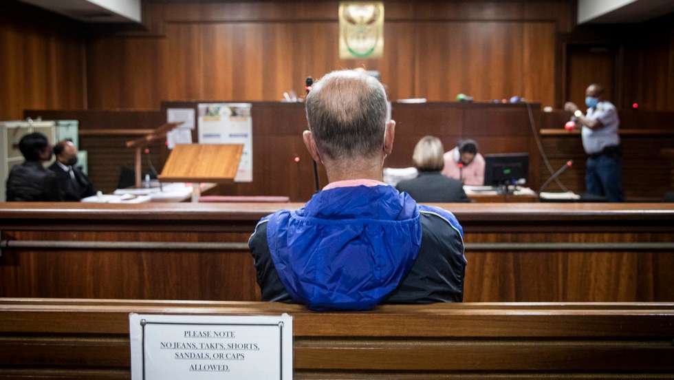O ex-banqueiro João Rendeiro na sala de tribunal em Verulam, Durban, África do Sul onde foi presente ao juiz. 17 de dezembro de 2021. João Rendeiro foi preso no sábado, num hotel em Durban, na província sul-africana do KwaZulu-Natal, numa operação que resultou da cooperação entre as polícias portuguesa, angolana e sul-africana. JOÃO PORFÍRIO/OBSERVADOR