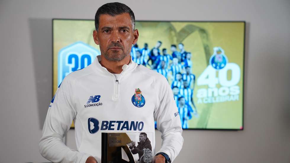 Sérgio Conceição recebeu o prémio após uma temporada em que bateu o recorde de pontos numa só edição da Primeira Liga