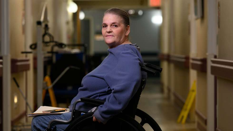 Kimberlee Williams encontra-se numa clínica de reabilitação devido a uma doença autoimune que lhe enfraqueceu as pernas e acredita que as condições de saúde que desenvolveu na prisão poderão ter agravado o seu estado
