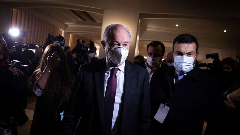 Conselho Nacional do PSD: O Partido Social Democrata encontra-se, O conselho nacional reúne-se num hotel em Évora. Rui Rio, presidente de partido ladeado por José Silvano e Salvador Malheiro. Évora, 7 de dezembro de 2021. JOÃO PORFÍRIO/OBSERVADOR