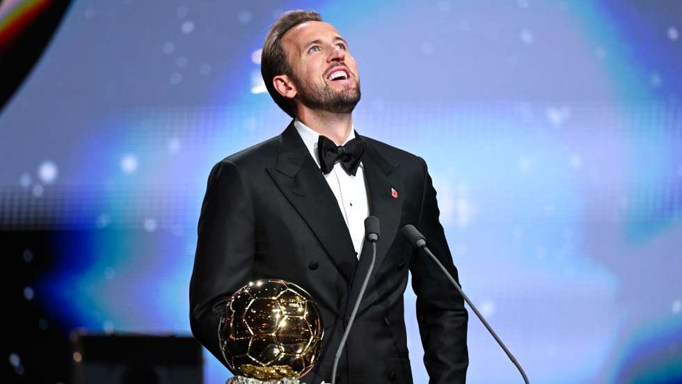 O avançado de 33 anos tornou-se o quinto inglês a receber o troféu