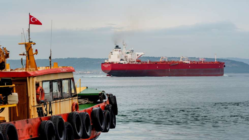 Nordic Breeze crude oil tanker passing through the
