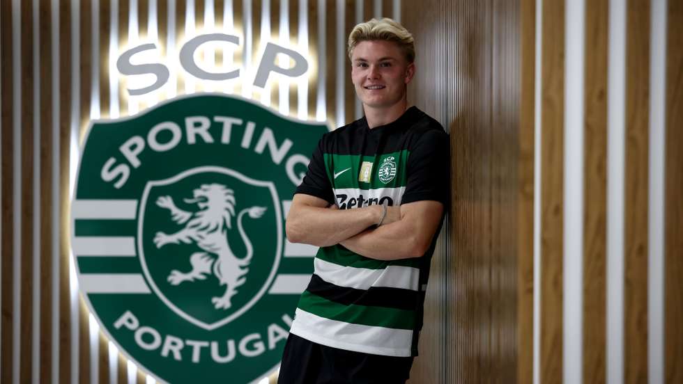 Conrad Harder foi a quarta contratação do Sporting depois de Zeno Debast, Kovacevic e Maxi Araújo, sendo apresentado no último dia de mercado