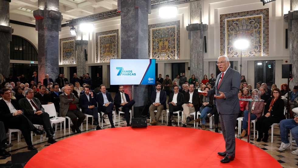Na Estação Fluvial Sul e Sueste de Lisboa, António Costa juntou o partido. Ex e atual presidentes da Assembleia da República estiveram no encontro