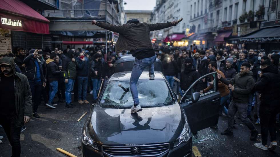 Violent clashes in Paris with supporters of PKK