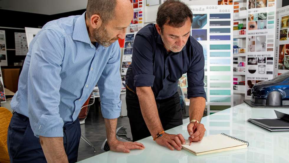 Luca Napolitano, CEO da Lancia, e Jean-Pierre Ploué, o homem que vai supervisionar o design da Lancia a partir do Centro de Estilo de Turim
