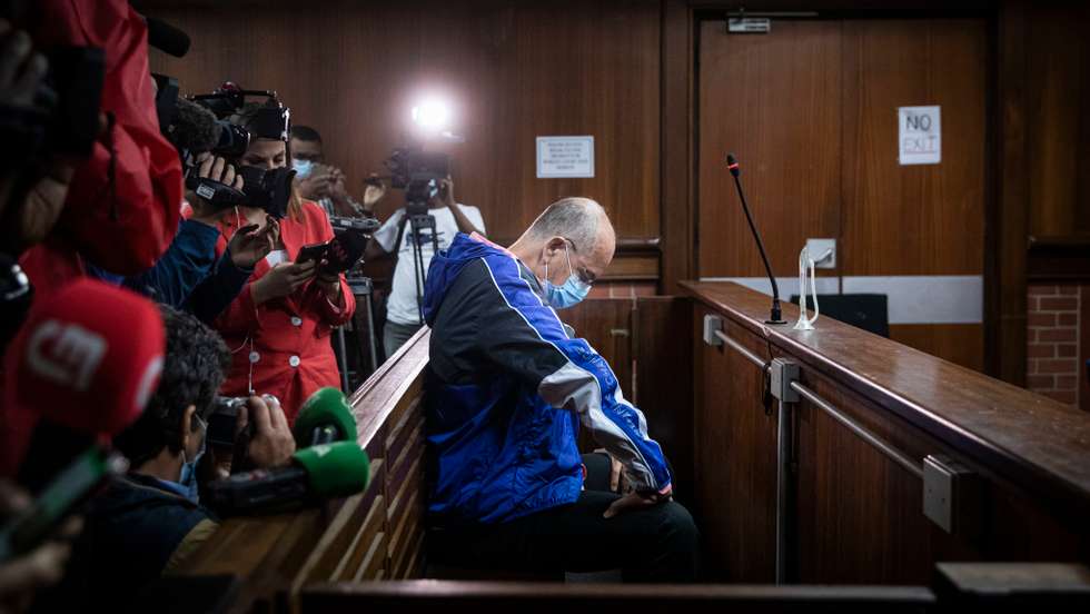 O ex-banqueiro João Rendeiro na sala de tribunal em Verulam, Durban, África do Sul onde foi presente ao juiz. 17 de dezembro de 2021. João Rendeiro foi preso no sábado, num hotel em Durban, na província sul-africana do KwaZulu-Natal, numa operação que resultou da cooperação entre as polícias portuguesa, angolana e sul-africana. JOÃO PORFÍRIO/OBSERVADOR