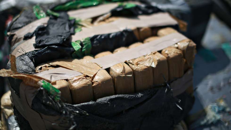 Guarda Costeira Americana apreende cocaína.