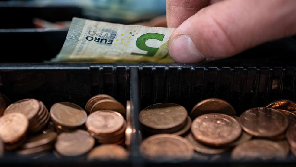 Consumer prices rise by over six percent in the southwest
