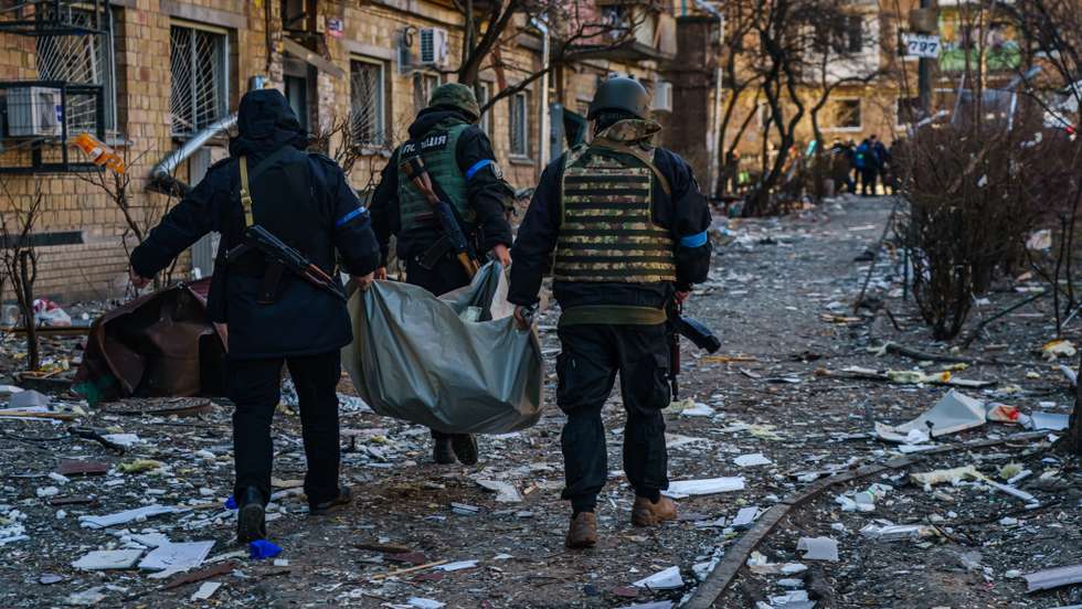 O número de soldados russos mortos em combate na Ucrânia varia entre os sete mil e os 15 mil