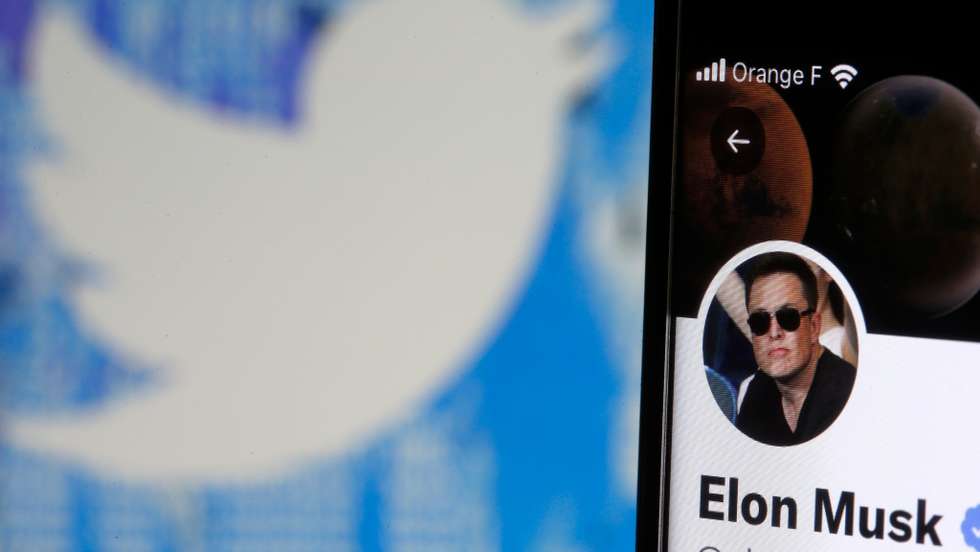 Elon Musk Buys Social Network Twitter