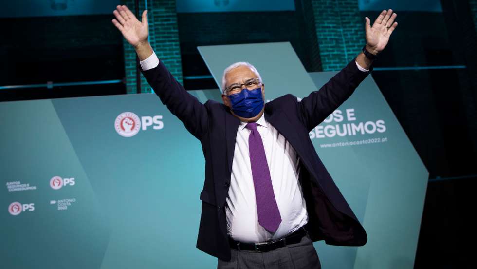 Campanhas para as eleições legislativas de 2022: Ação de campanha arruada, de António Costa, candidato pelo PS a primeiro-ministro, num comício em Santarém. As eleições legislativas realizam-se no próximo dia 30 de janeiro de 2022. Santarém, 20 de janeiro de 2022. JOÃO PORFÍRIO/OBSERVADOR