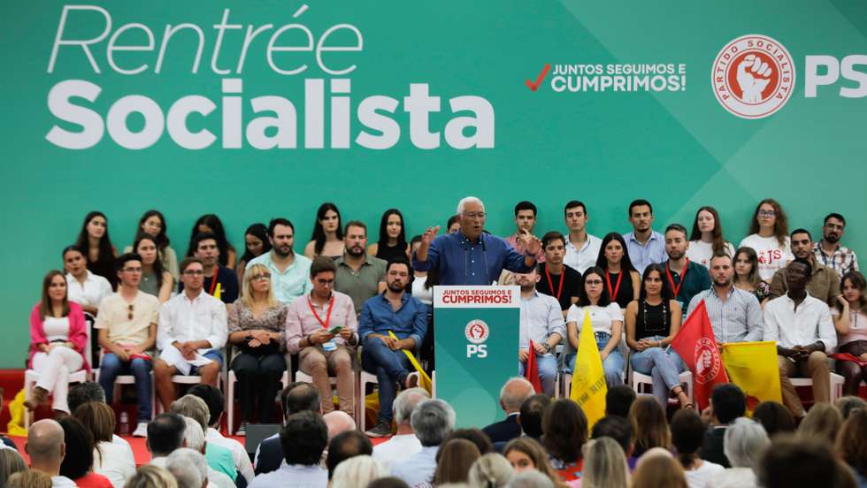 Parta da banda "Resistência" abriu o comício de rentrée em que Costa acabou por pedir ao PS isso mesmo: resistência.