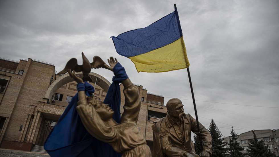 Ukrainian army takes control of town in southeast