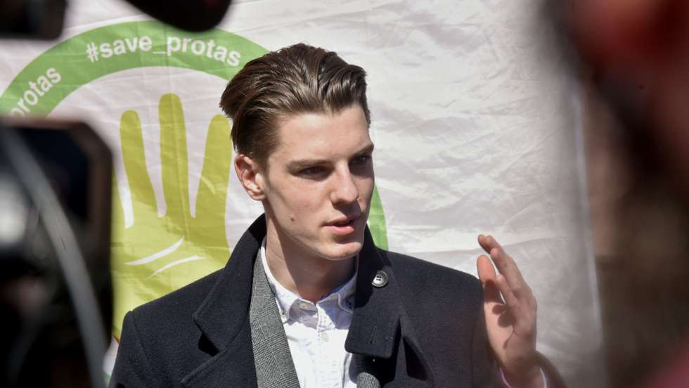 Pechersk court postpones election of measure of restraint for activist Roman Ratushnyi