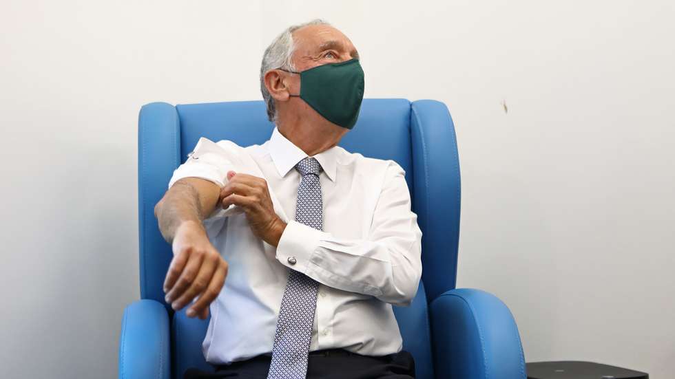 Assunto tornou-se mais premente com a notícia de que o Presidente da República estaria infetado, entretanto desmentida por um novo teste negativo