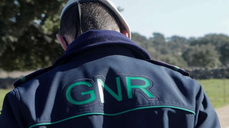 A GNR está a vigiar diariamente as doze fronteiras secundárias existentes no distrito da Guarda, ao longo de 100 quilómetros, que permanecem fechadas no âmbito das medidas do Governo para combate à pandemia da covid-19, Batocas, Sabugal, 23 de fevereiro de 2021. No distrito da Guarda, nos concelhos de Figueira de Castelo Rodrigo, Almeida e Sabugal, existem doze fronteiras, que estão temporariamente encerradas, mas que são vigiadas diariamente pela GNR e pela Guardia Civil de Espanha, como constatou a agência Lusa durante o acompanhamento de uma ação. (ACOMPANHA TEXTO DE 24 DE FEVEREIRO DE 2021). MIGUEL PEREIRA DA SILVA/LUSA