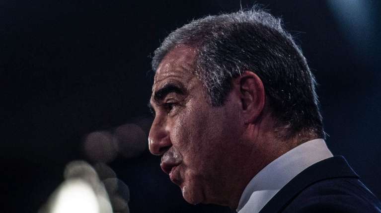 O Presidente do PSD Açores, Jose Manuel Bolieiro, durante o encerramento do 26 congresso regional do PSD/Açores ,no Pavilhao do Mar, em Ponta Delgada, na Ilha de Sao Miguel, 27 de Outubro de 2024 EDUARDO COSTA/LUSA