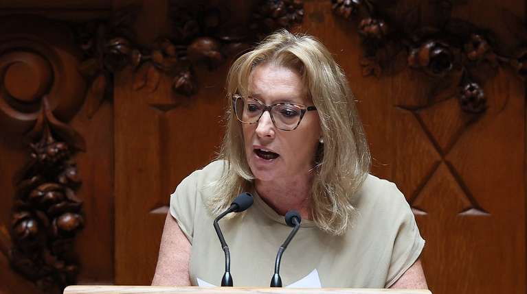 A ministra do Trabalho, Solidariedade e Segurança Social, Maria do Rosário Palma Ramalho, intervém na sessão plenária no dia da discussão na generalidade do Pacote Laboral, na Assembleia da República, em Lisboa, 18 de junho de 2026. MANUEL DE ALMEIDA/LUSA