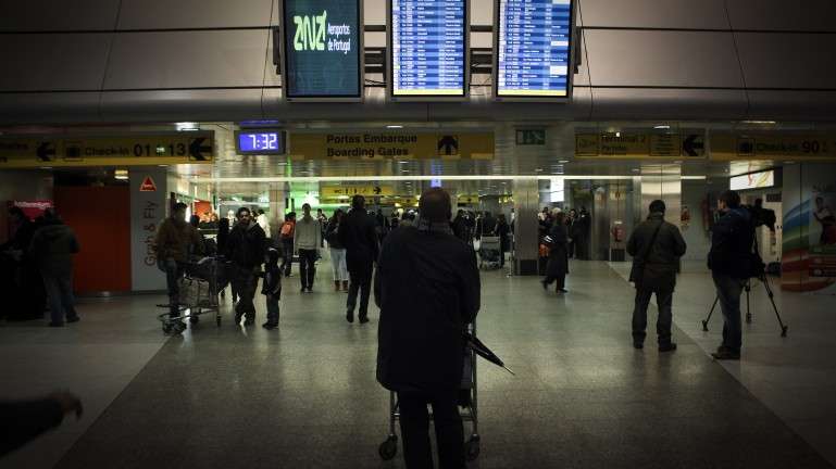 A evacuação do recinto não passou de uma "medida de precaução", garante um porta-voz do aeroporto