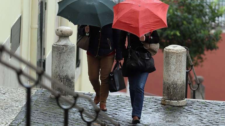 A partir de quarta-feira a tendência é para uma subida das temperaturas mínima e máxima, não se prevendo precipitação