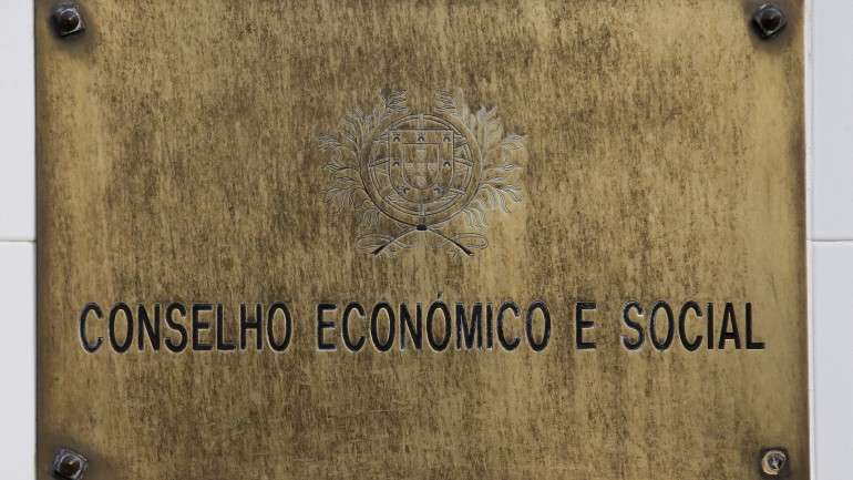 Manuel Lemos é um dos quatro vice-presidentes do CES. Os restantes são o secretário-geral da UGT, Carlos Silva, o presidente da CIP, António Saraiva, e o administrador do Montepio José Serra