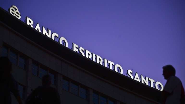 Houve buscas num escritório de advogados