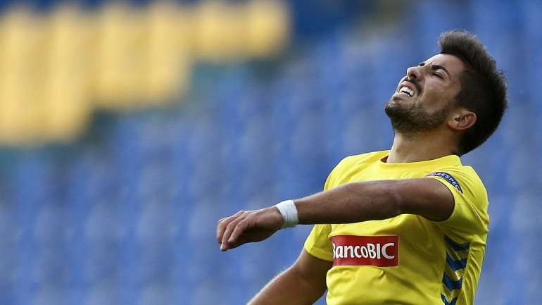 Philip Cocu, treinador do PSV, até elogiou Tozé. Mas foi ele, aos 82', que deu uma rosca à bola e a meteu nos pés de Wijnaldum, que fez o 3-3 que tramou o Estoril