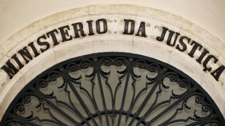 João Perna e Carlos Santos Silva estão presos preventivamente no estabelecimento anexo à Polícia Judiciária, em Lisboa