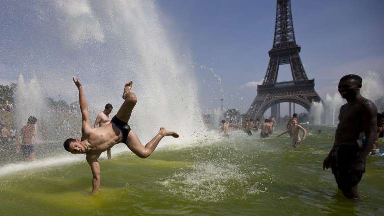Verão tórrido em Paris? Faltam 35 anos para sabermos se as previsões acertam