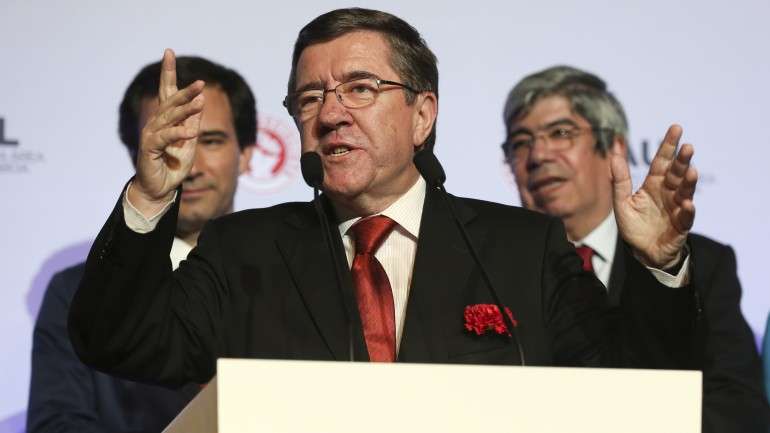 "A privatização não se fará nos termos em que o Governo disse que seria feita", defende o antigo ministro das Obras Públicas