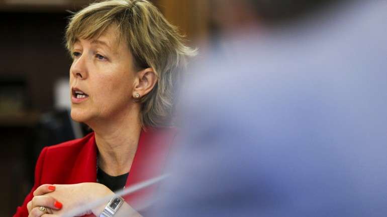 Maria Luís Albuquerque está esta quarta-feira na Assembleia da República