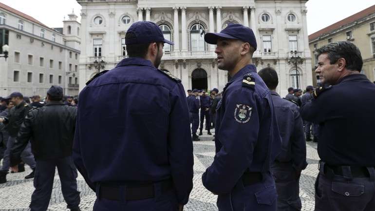Bombeiros Sapadores estão em greve há três dias
