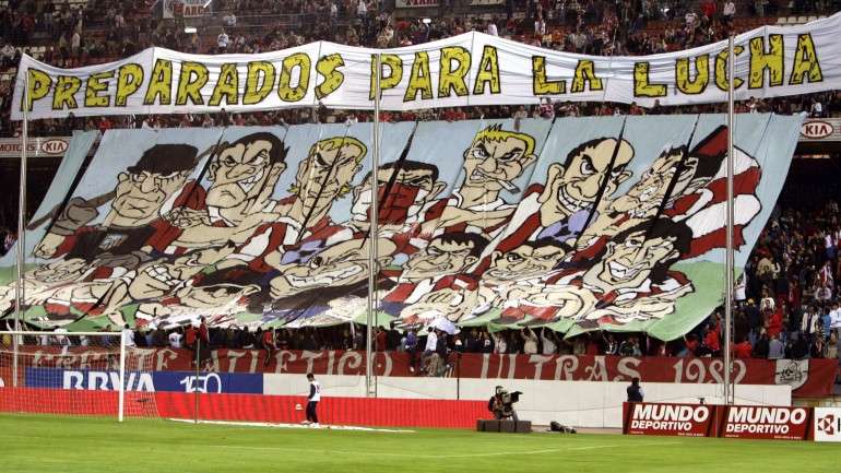 Um adepto do Deportivo da Corunha morreu, no domingo, na sequência de violentos confrontos entre cerca de 200 "ultras"