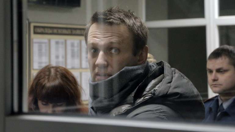 Navalny condenado a três anos e meio de pena suspensa
