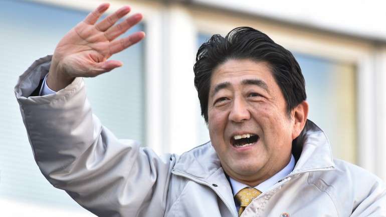 O primeiro-ministro Shinzo Abe manifestou o seu contentamento, lembrando que a política de estímulos vai continuar.