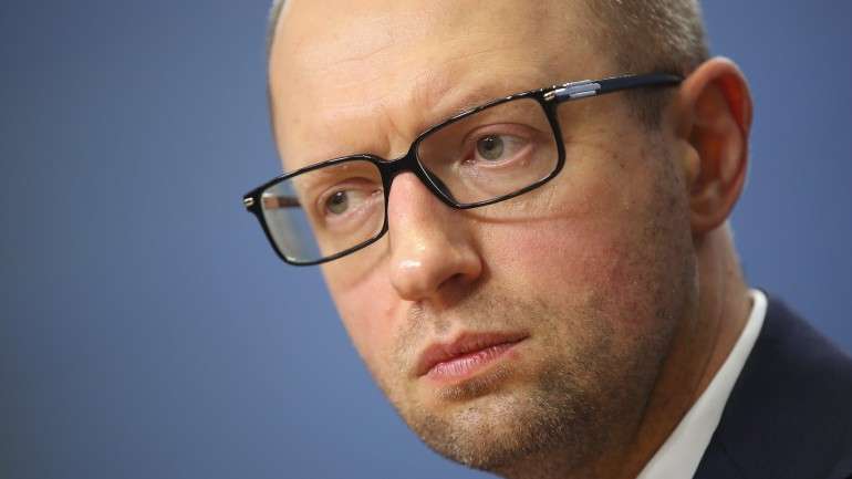 Arseniy Yatsenyuk: De piloto kamikaze a estar sentado em cima de uma bomba relógio