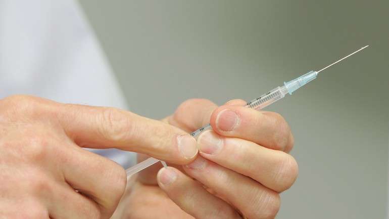 O tempo que os enfermeiros demoram a vacinar um doente ou utente não deverá ultrapassar os 15 minutos