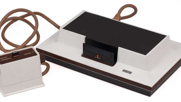 A Magnavox Odyssey foi a primeira consola de videojogos a ser comercializada no mundo, em 1972