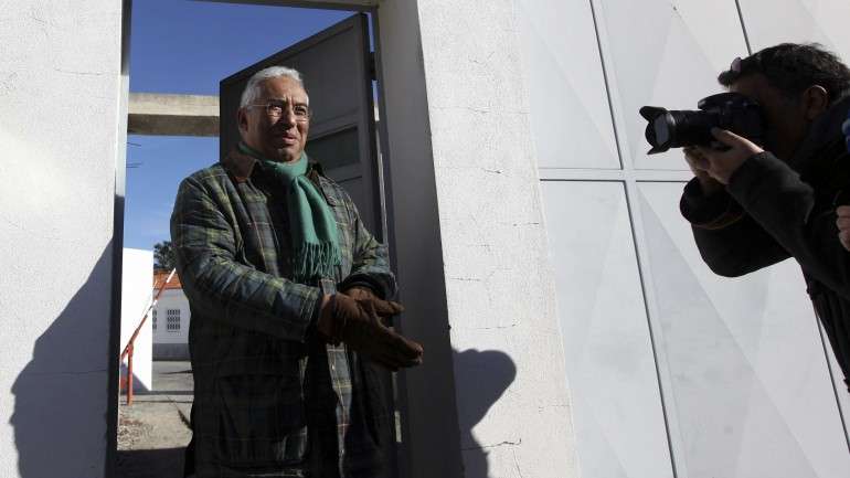 Mário Soares, durante a primeira visita a José Sócrates na prisão