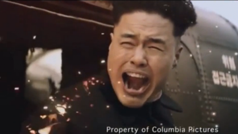 Os últimos segundos de vida de Kim Jong-un (Randall Park) no filme "The Interview"