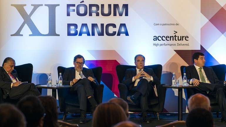 Os banqueiros terão razões para sorrir em 2015, mas não muitos.