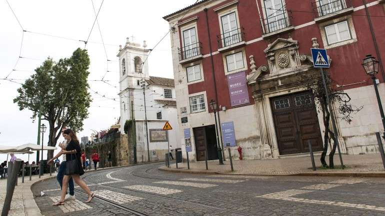 A Fundação Ricardo Espírito Santo e Silva é uma das muitas que existe no país. Vive há largos meses com graves restrições financeiras